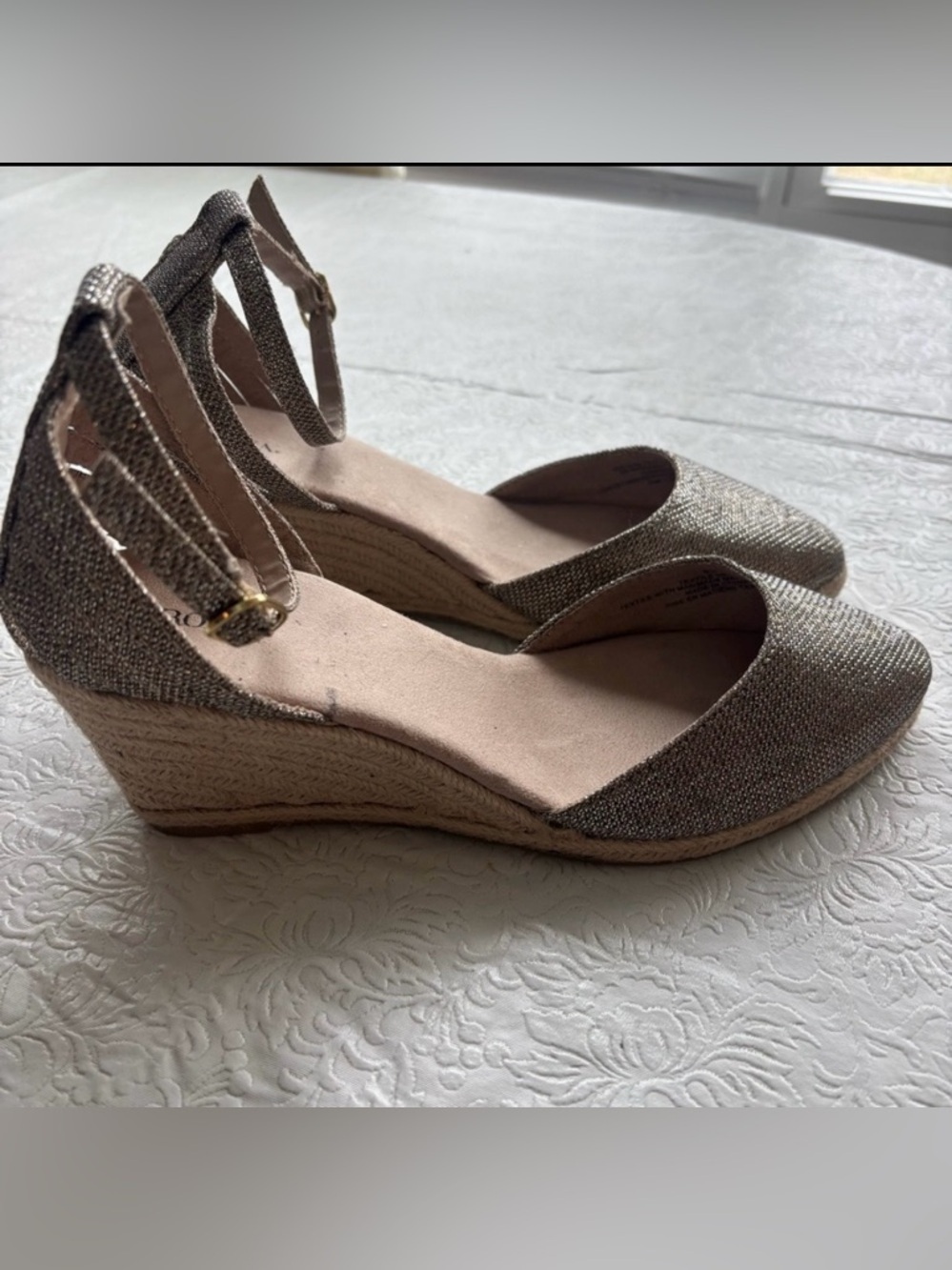 ❤️2/$15or3/$21❤️Merona Espadrille Ankle-Strap Shoes in Metallic Taupe, Size 9.5